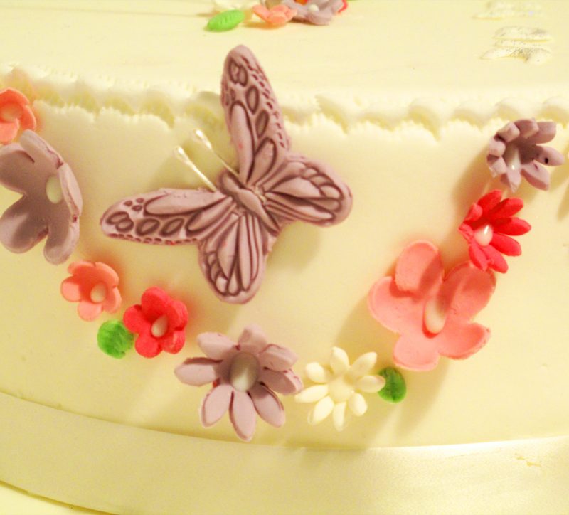 עוגת פרחים ופרפר